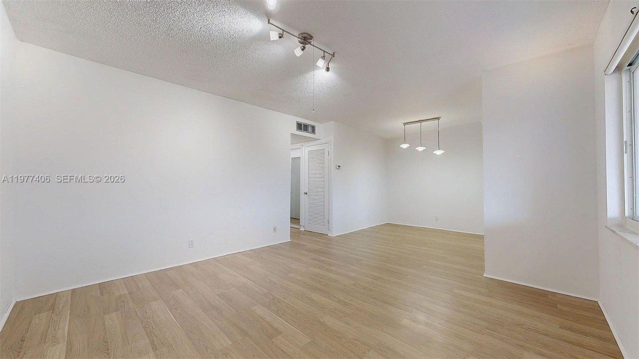 5300 Washington St, Unit D303, Hollywood, FL 33021 Photo