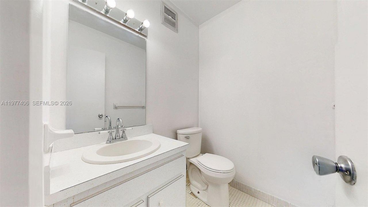 5300 Washington St, Unit D303, Hollywood, FL 33021 Photo