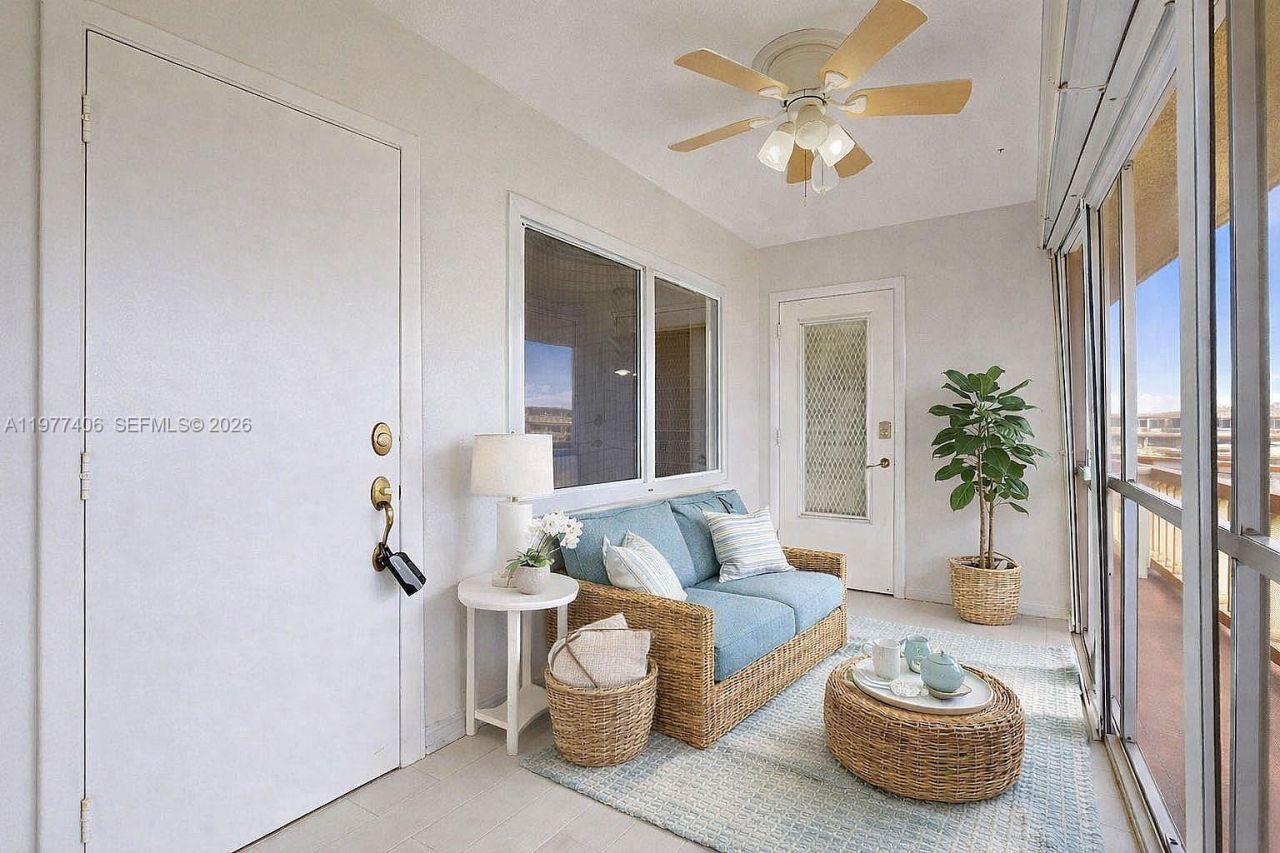 5300 Washington St, Unit D303, Hollywood, FL 33021 Photo