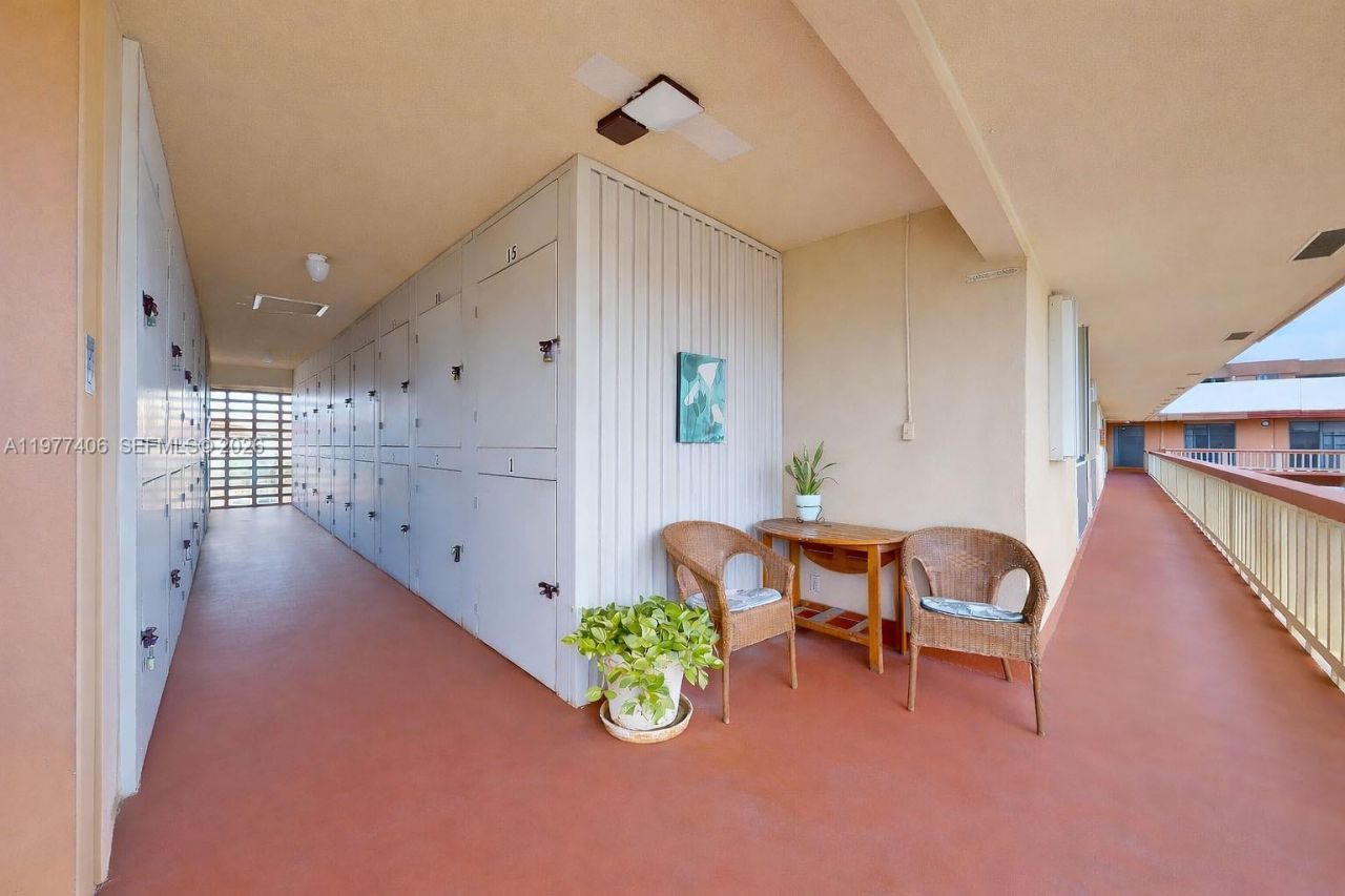 5300 Washington St , Unit D303, Hollywood, FL 33021 Photo