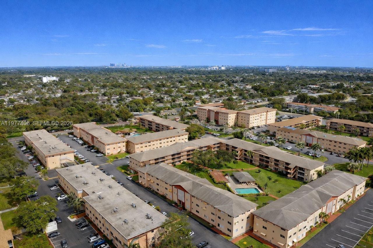 5300 Washington St , Unit D303, Hollywood, FL 33021 Photo