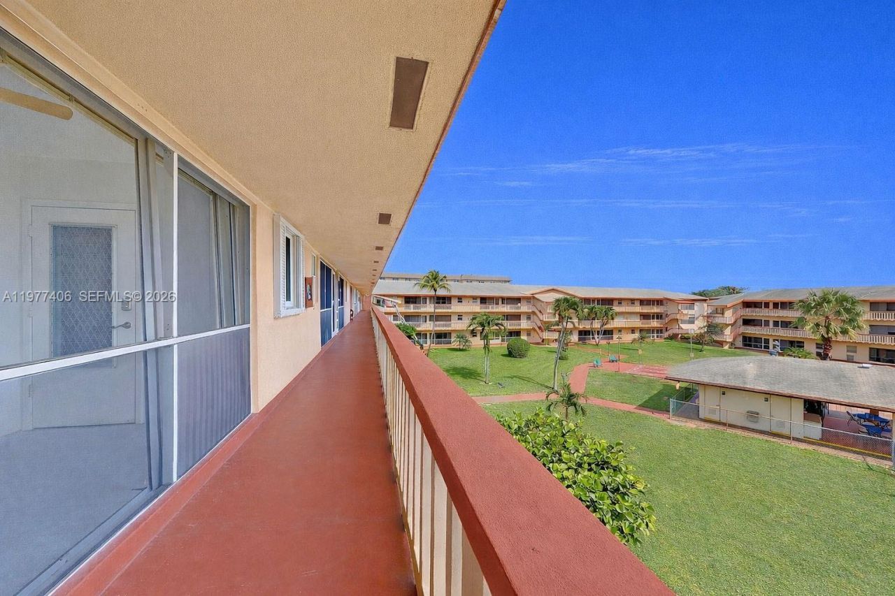 5300 Washington St, Unit D303, Hollywood, FL 33021 Photo