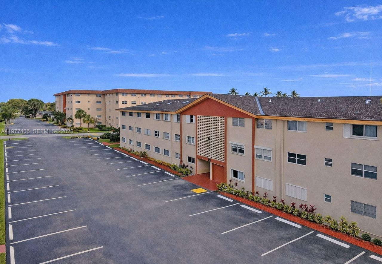 5300 Washington St, Unit D303, Hollywood, FL 33021 Photo