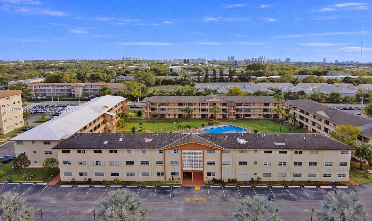 5300 Washington St, Unit D303, Hollywood, FL 33021 Photo