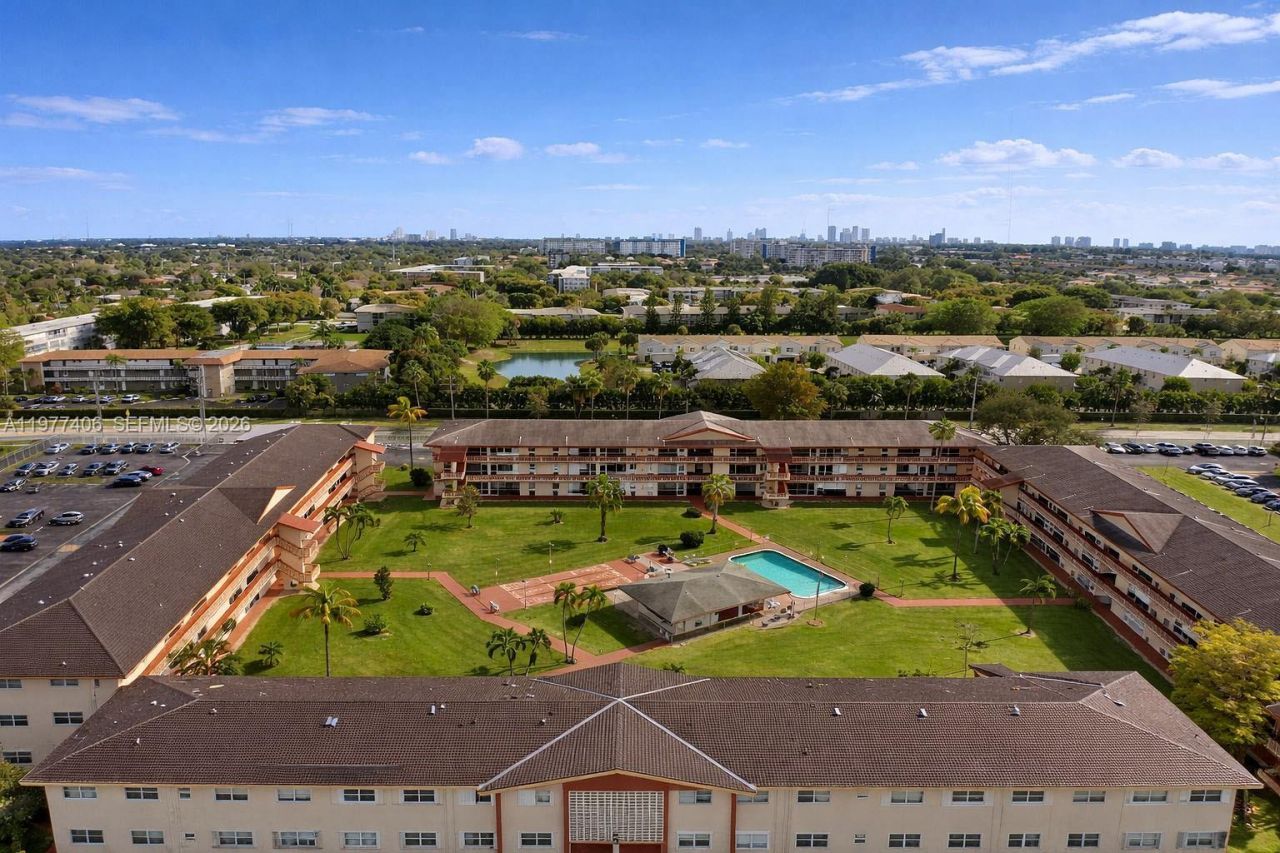 5300 Washington St , Unit D303, Hollywood, FL 33021 Photo