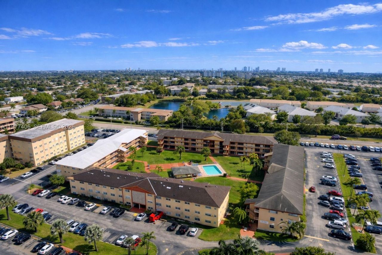 5300 Washington St, Unit D303, Hollywood, FL 33021 Photo