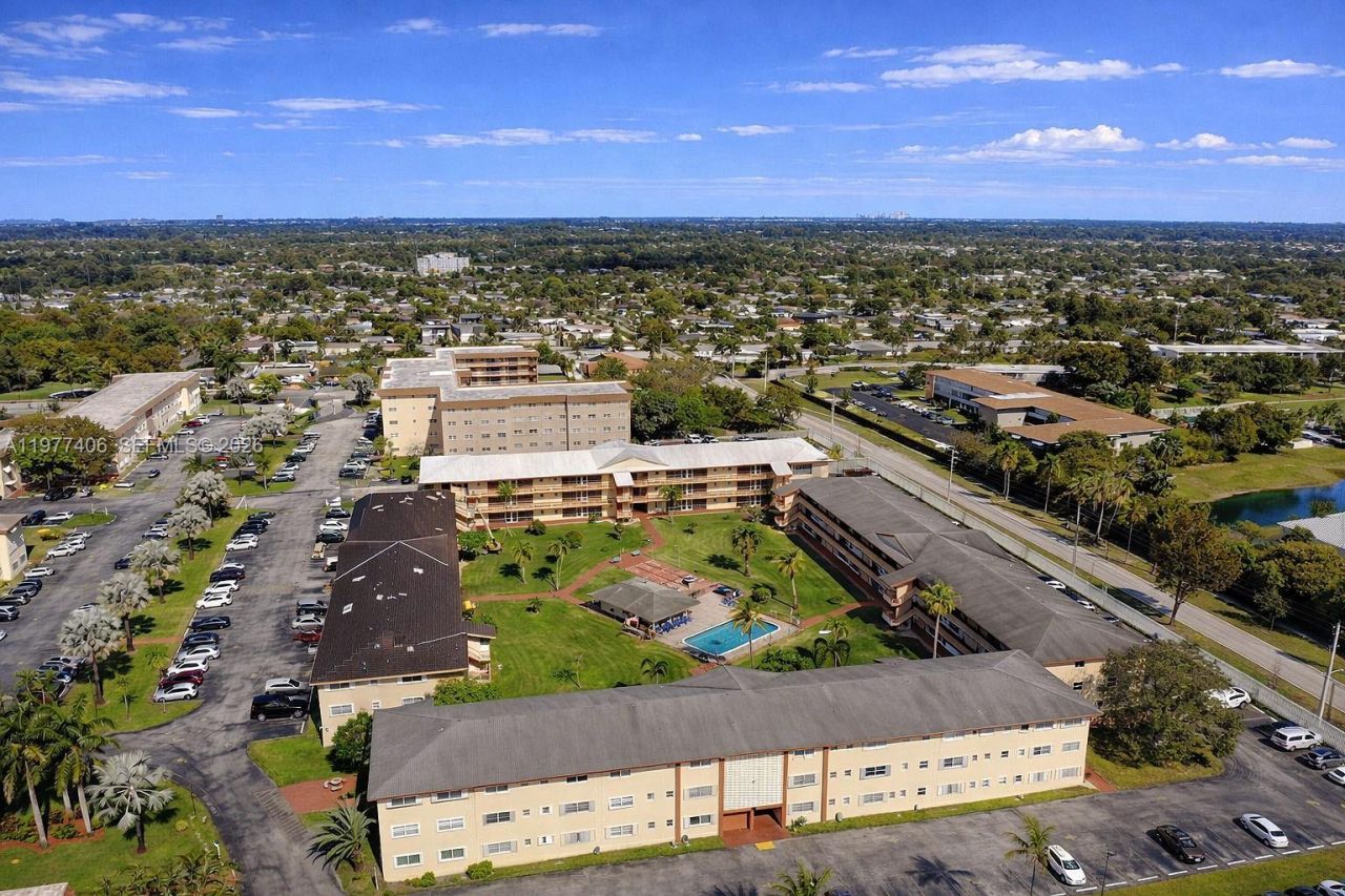 5300 Washington St , Unit D303, Hollywood, FL 33021 Photo