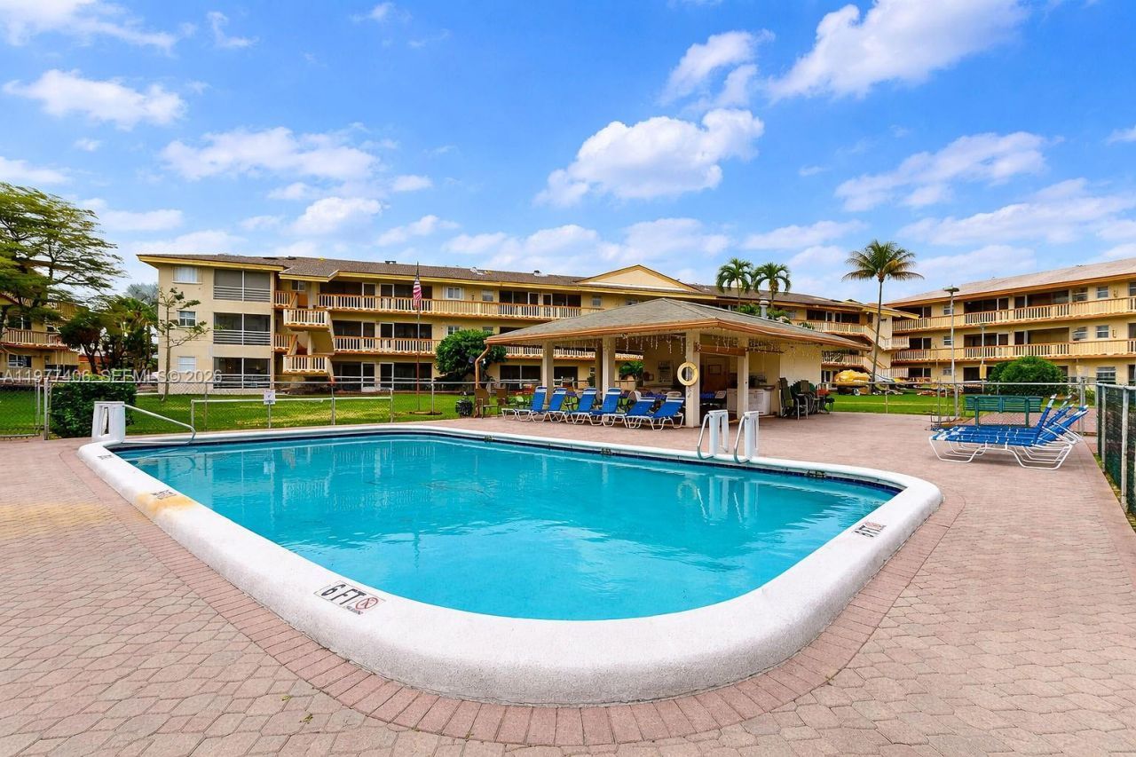 5300 Washington St, Unit D303, Hollywood, FL 33021 Photo