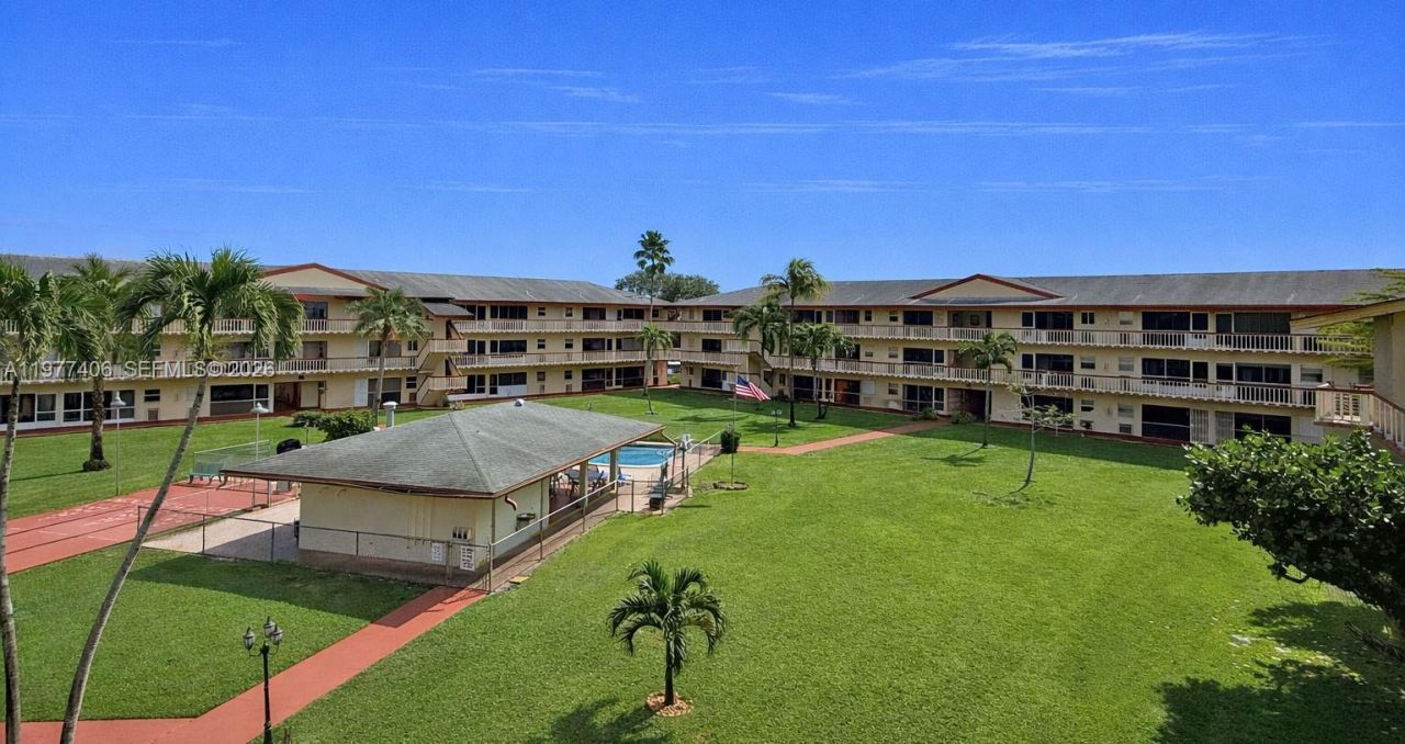 5300 Washington St, Unit D303, Hollywood, FL 33021 Photo