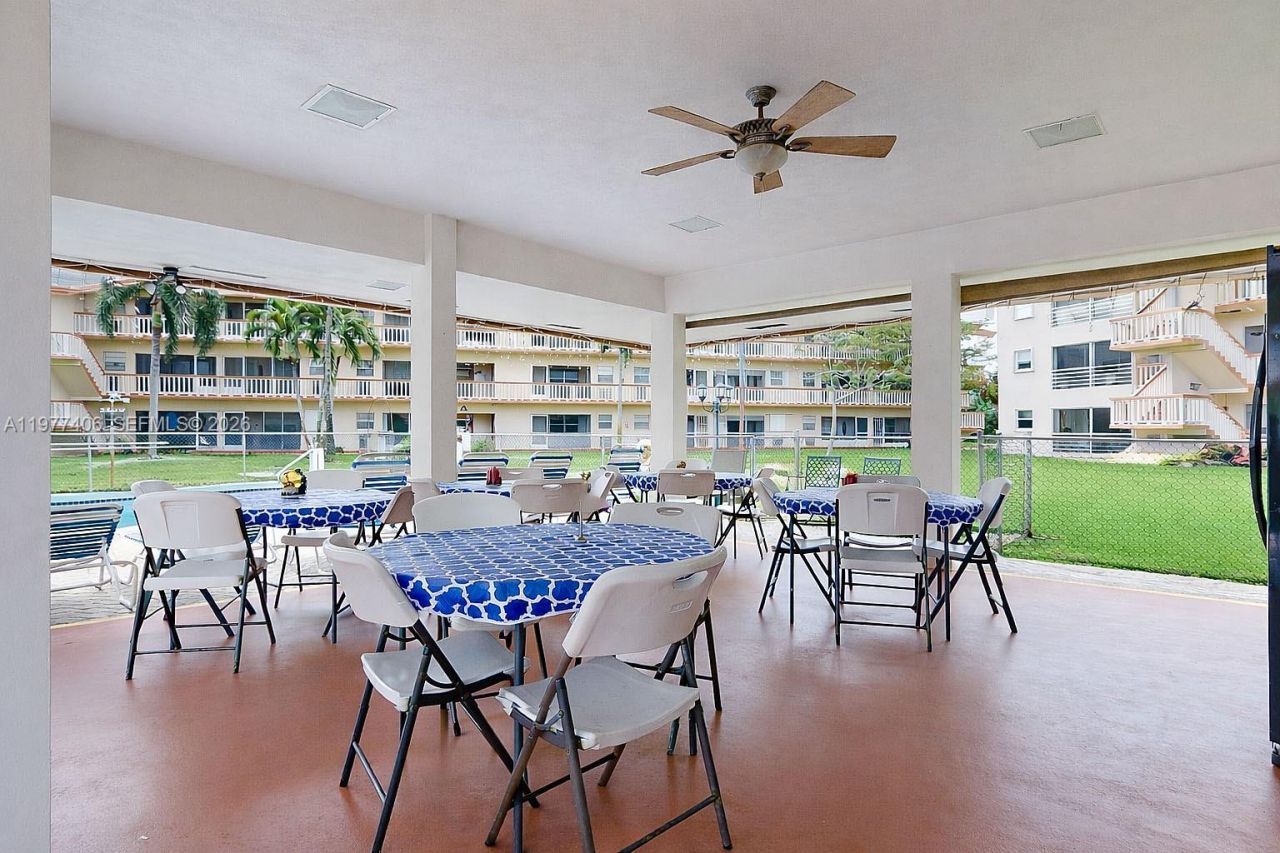 5300 Washington St , Unit D303, Hollywood, FL 33021 Photo