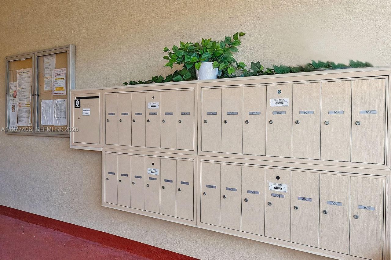 5300 Washington St, Unit D303, Hollywood, FL 33021 Photo