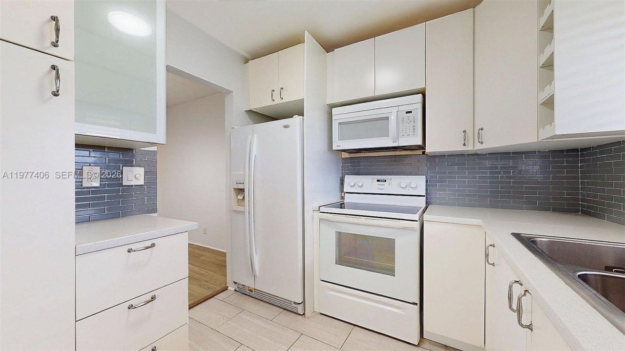 5300 Washington St, Unit D303, Hollywood, FL 33021 Photo