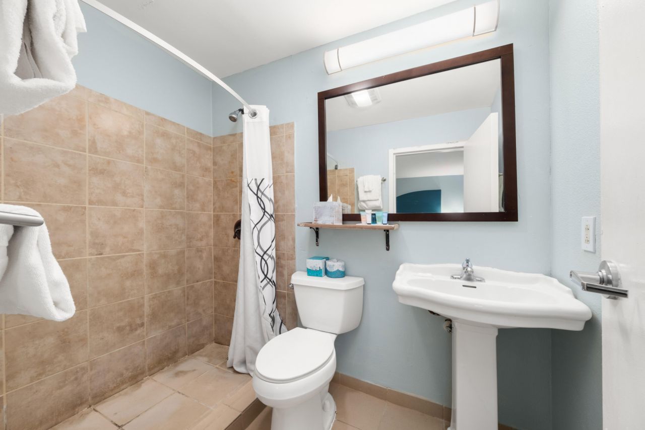 1004 Ocean Boulevard Photo 10