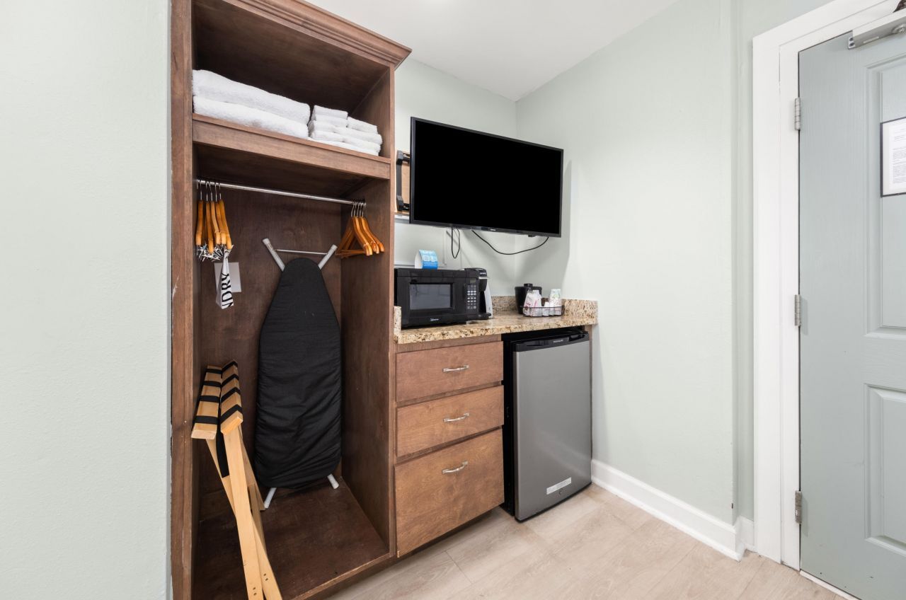 1004 Ocean Boulevard Photo 9