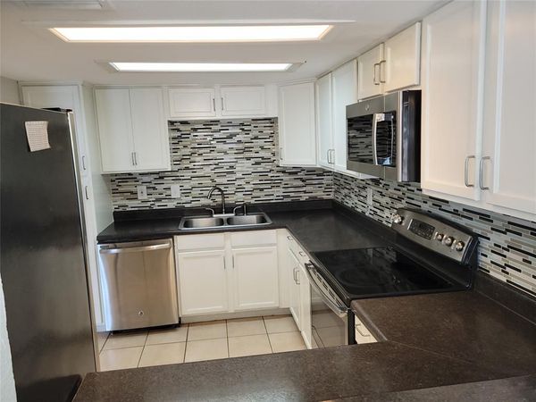 35 E Mountain Lane , Unit 34, Grand Prairie, TX 75052