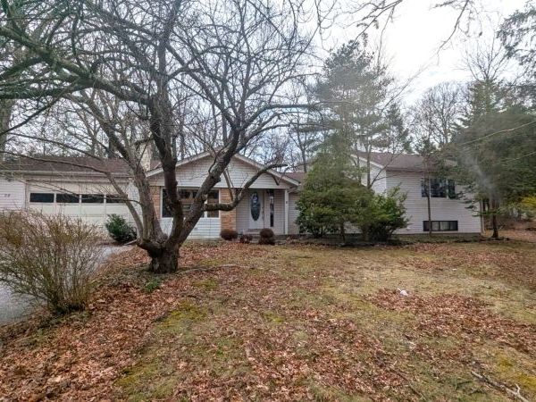 28 Deer Trail Lake Rd, Hardyston, NJ 07460