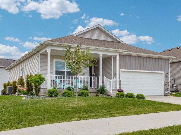 9904 NW 82nd Avenue, Johnston, IA 50131