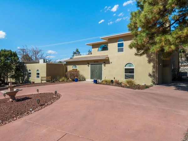 13401 Desert Hills Place NE, Albuquerque, NM 87111