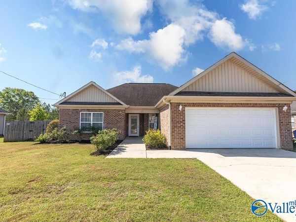 81 Center Lane, Oxford, AL 36203