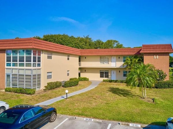 58 Woodland Dr, Unit 102, Vero Beach, FL 32962
