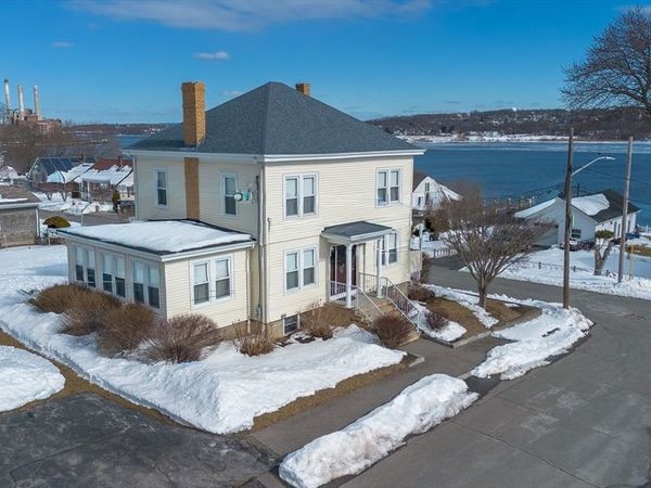 8 Westhill Ave, Somerset, MA 02726