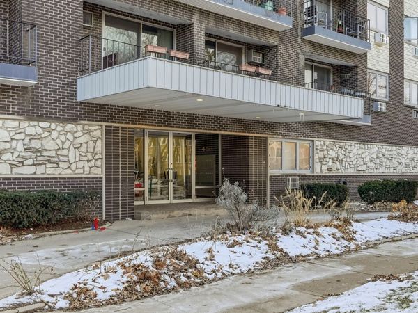 401 S Grove Avenue , Unit 2F, Oak Park, IL 60302