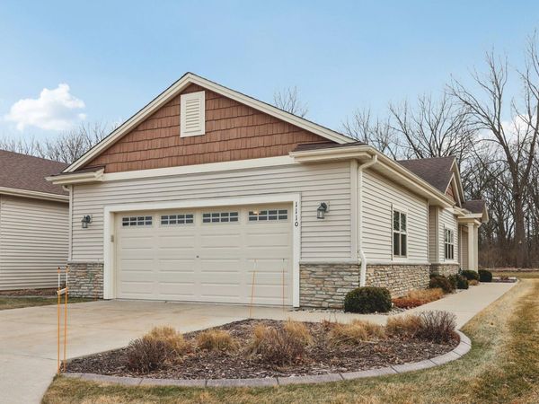1110 Black Bear Dr, Mukwonago, WI 53149