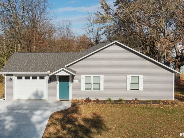 607 E 2ND Street, Delavan, IL 61734