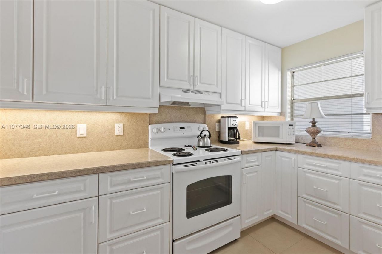 9480 Poinciana Pl , Unit 407, Davie, FL 33324 Photo