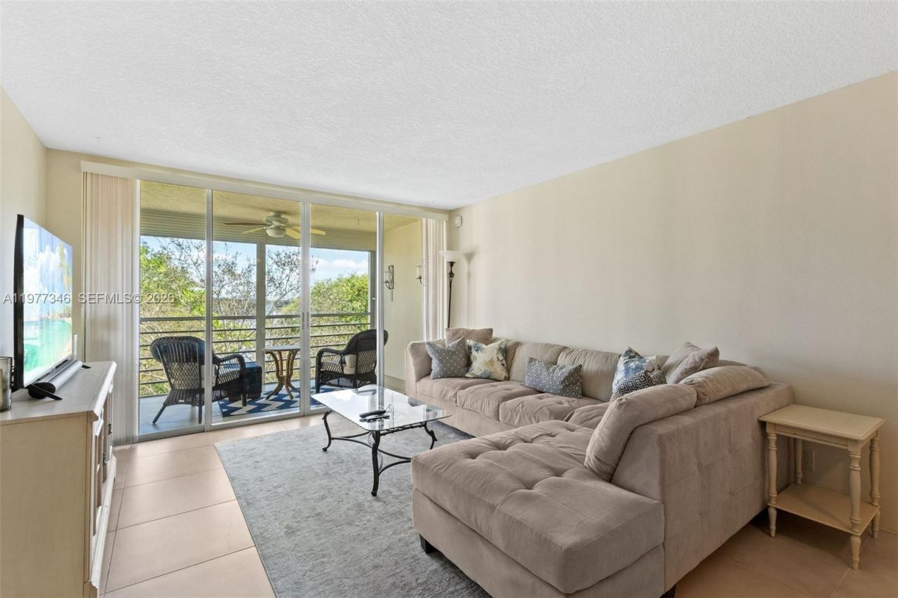 9480 Poinciana Pl , Unit 407, Davie, FL 33324 Photo