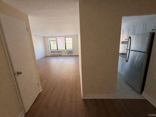 190 First Street , Unit 1K, Mineola, NY 11501