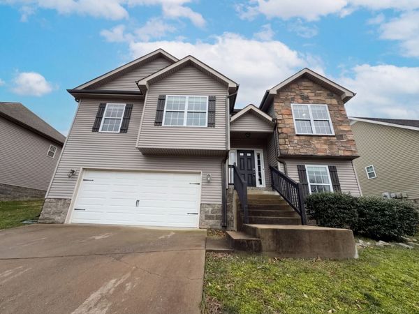 432 Leslie Wood Dr, Clarksville, TN 37040