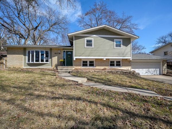 6825 Meadowcrest Drive , Downers Grove, IL 60516