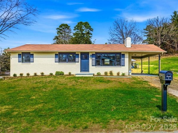 2 Oakland Street , Weaverville, NC 28787