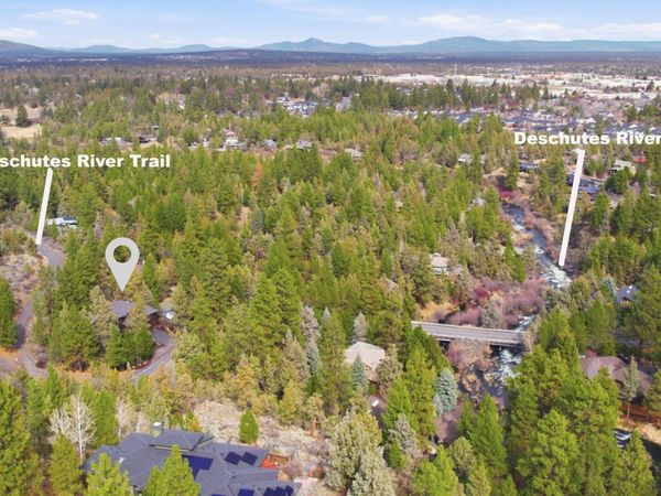 800 NW Archie Briggs Road, Bend, OR 97703