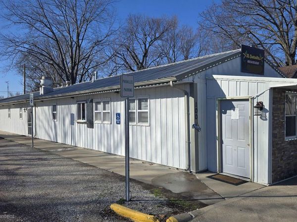 100 W KENNEY Street, Divernon, IL 62530