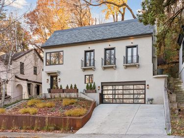 747 Kenwood Parkway, Minneapolis, MN 55403