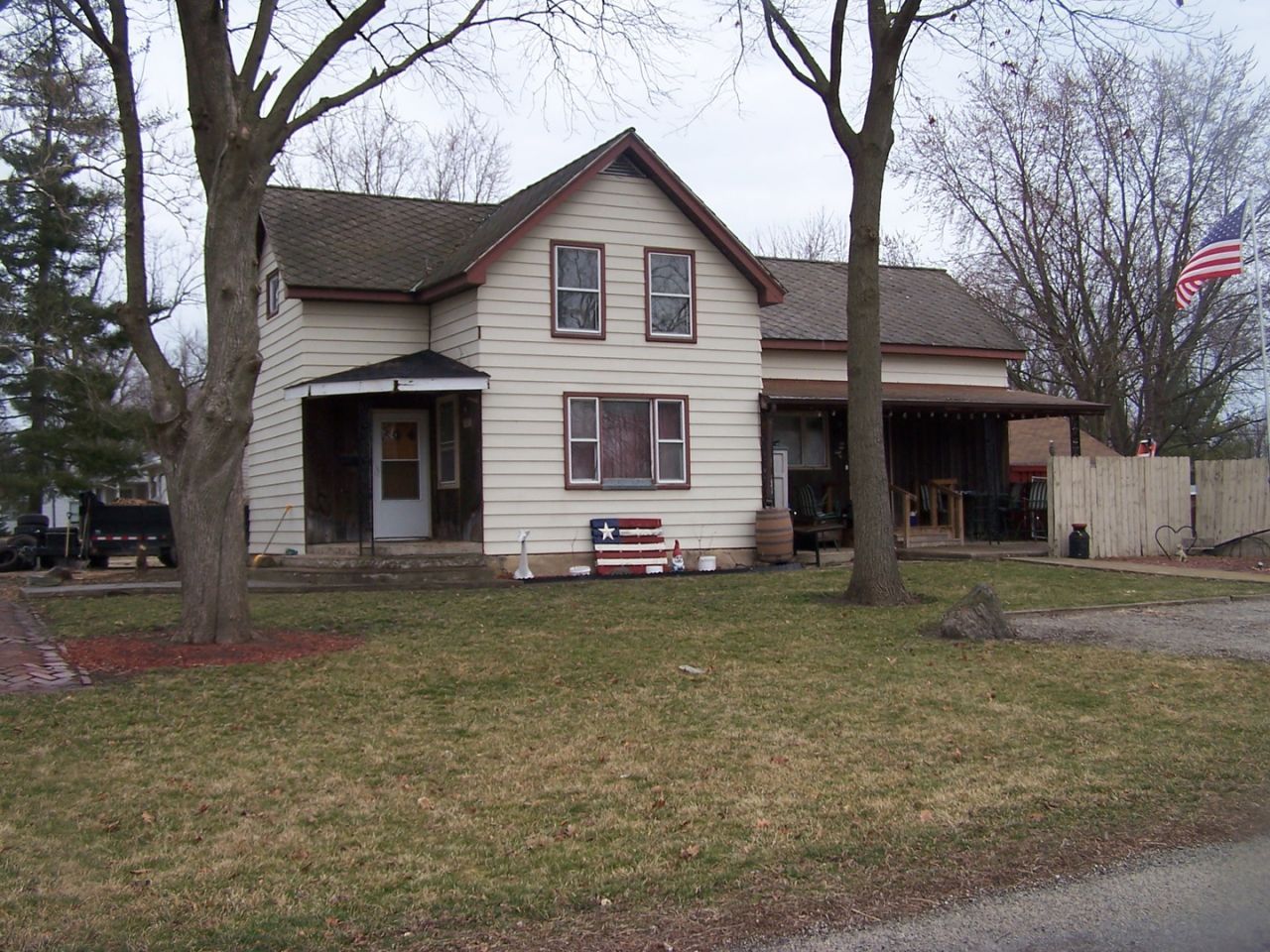 202 N 2nd Avenue , Chenoa, IL 61726 Main Photo