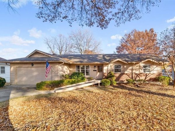 10205 Tracy Avenue, Kansas City, MO 64131