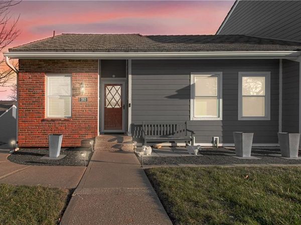 282 NE Bayview Drive, Lee's Summit, MO 64064