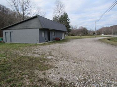 6493 W Highway 460 , Frenchburg, KY 40322