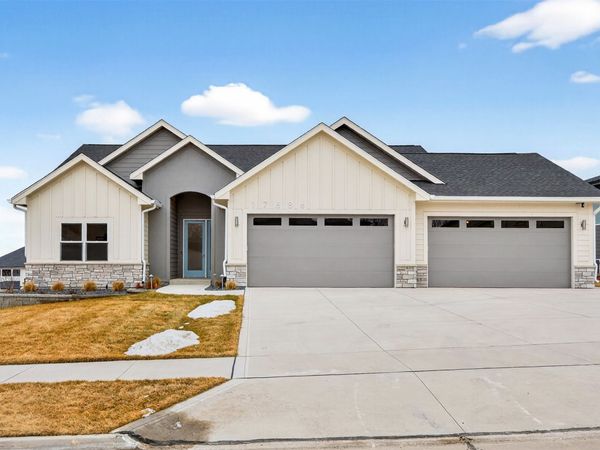 17686 Townsend Drive, Clive, IA 50325