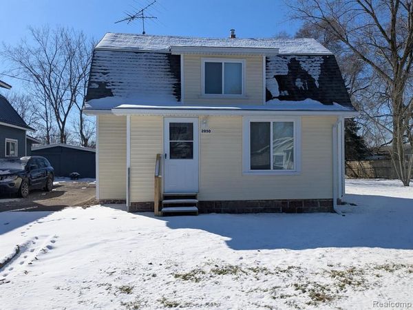 2050 E SCOTTWOOD Avenue, Burton, MI 48529