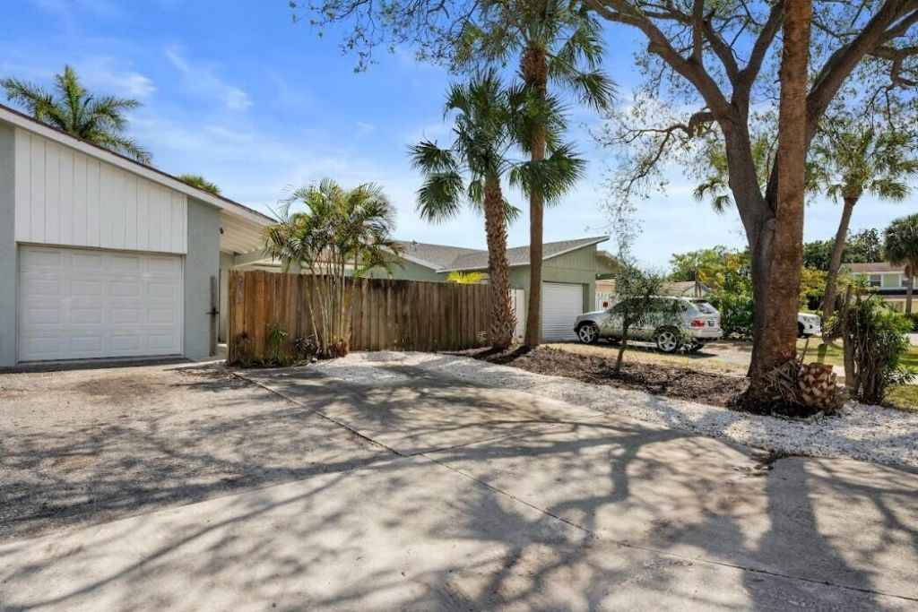 8632 Pluto Terrace, West Palm Beach, FL 33403 Main Photo