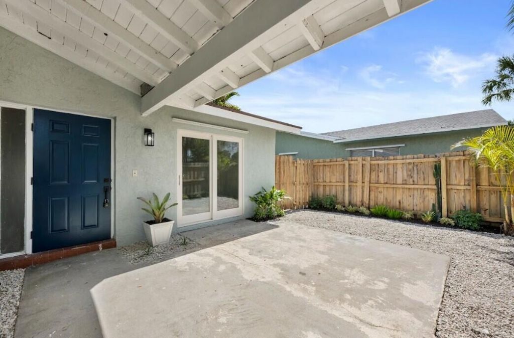 8632 Pluto Terrace, West Palm Beach, FL 33403 Photo