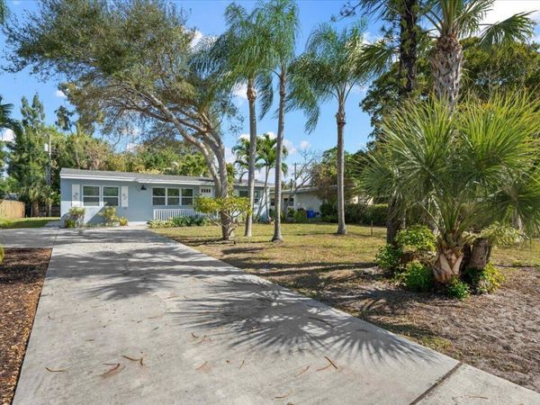 2585 Lorraine Court, North Palm Beach, FL 33403