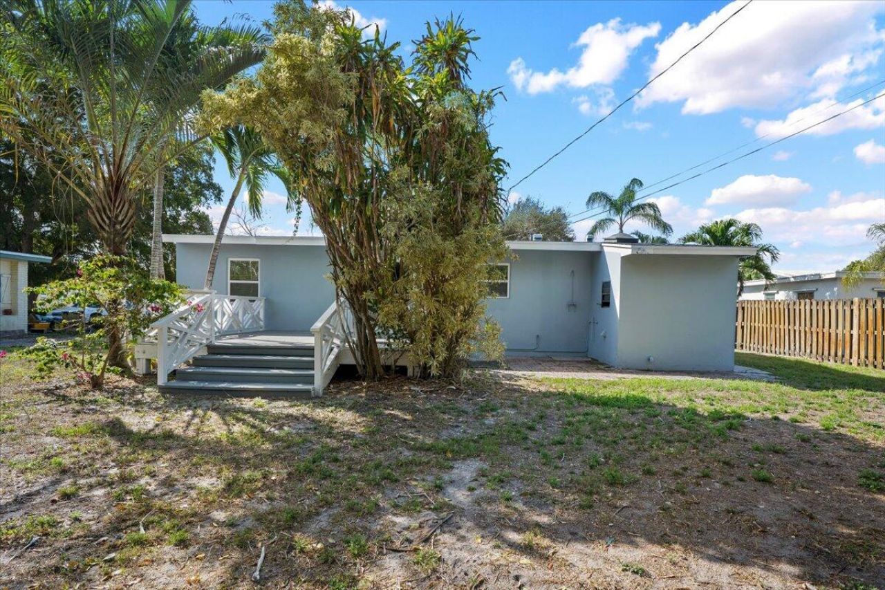 2585 Lorraine Court, North Palm Beach, FL 33403 Photo