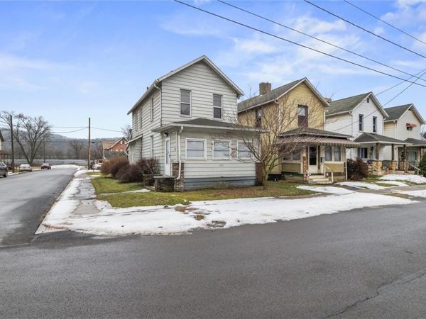 542 N Cedar St, New Castle, PA 16102