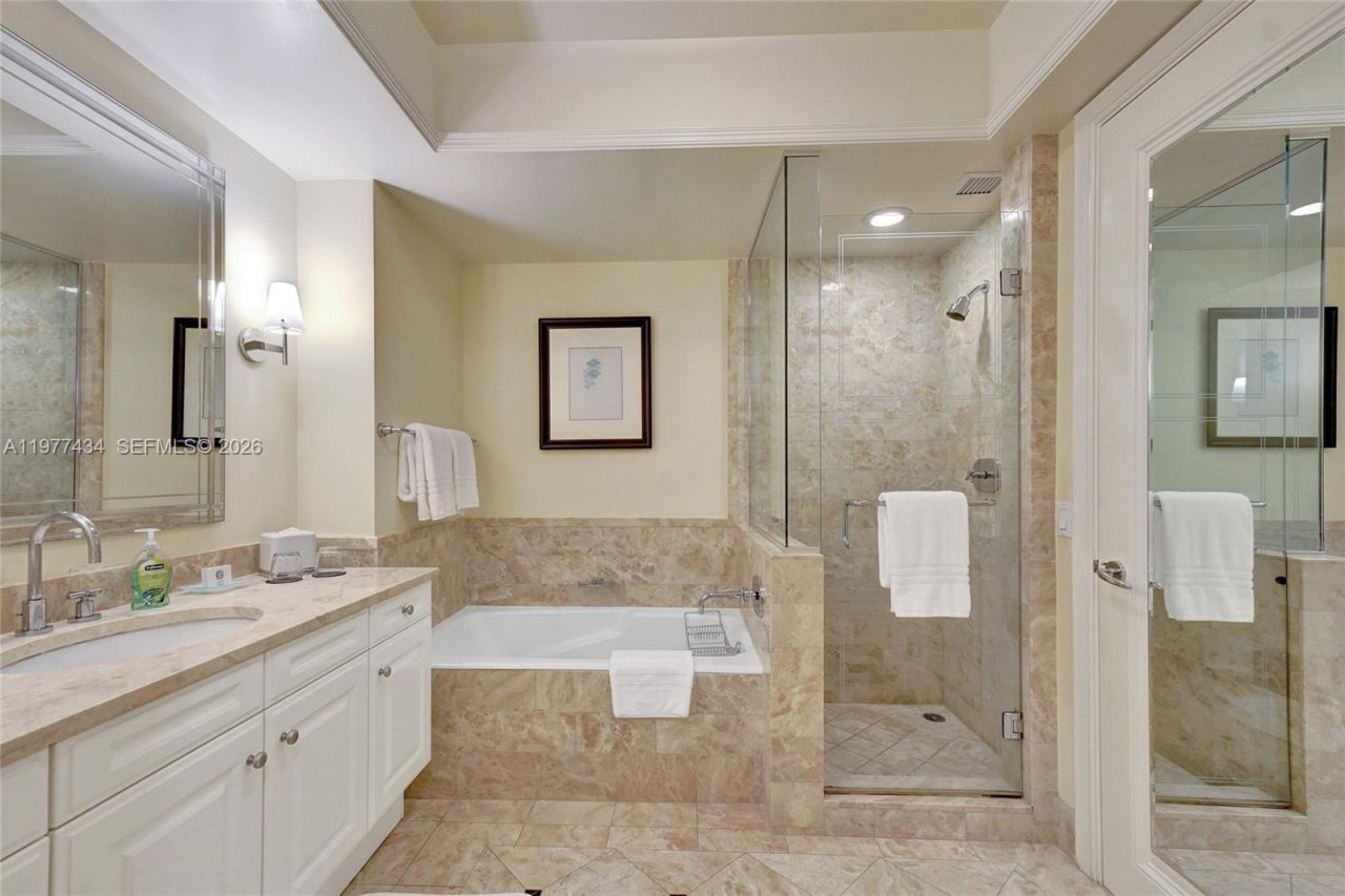 1435 Brickell Ave , Unit 3308, Miami, FL 33131 Photo