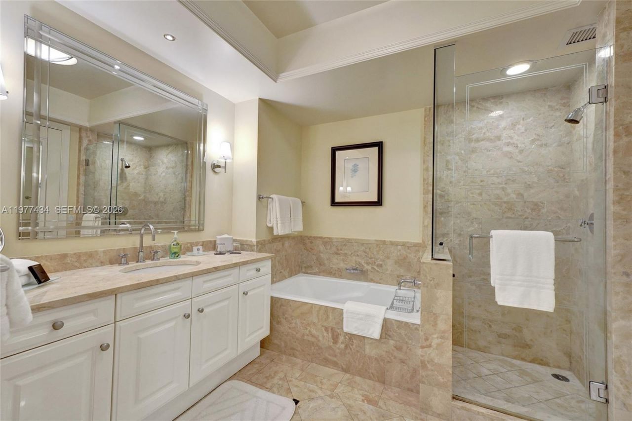 1435 Brickell Ave , Unit 3308, Miami, FL 33131 Photo